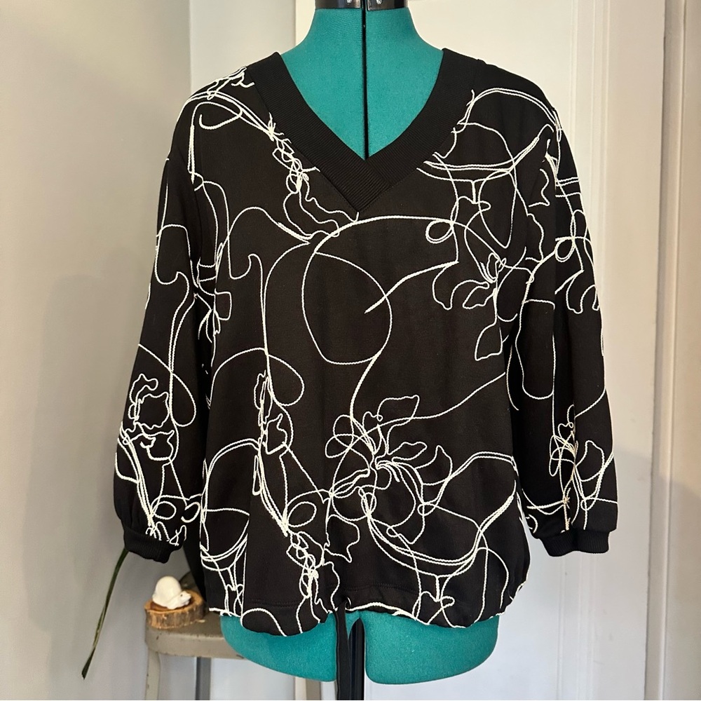 Chico's Black V-Neck Sweater with White Abstract Line Print